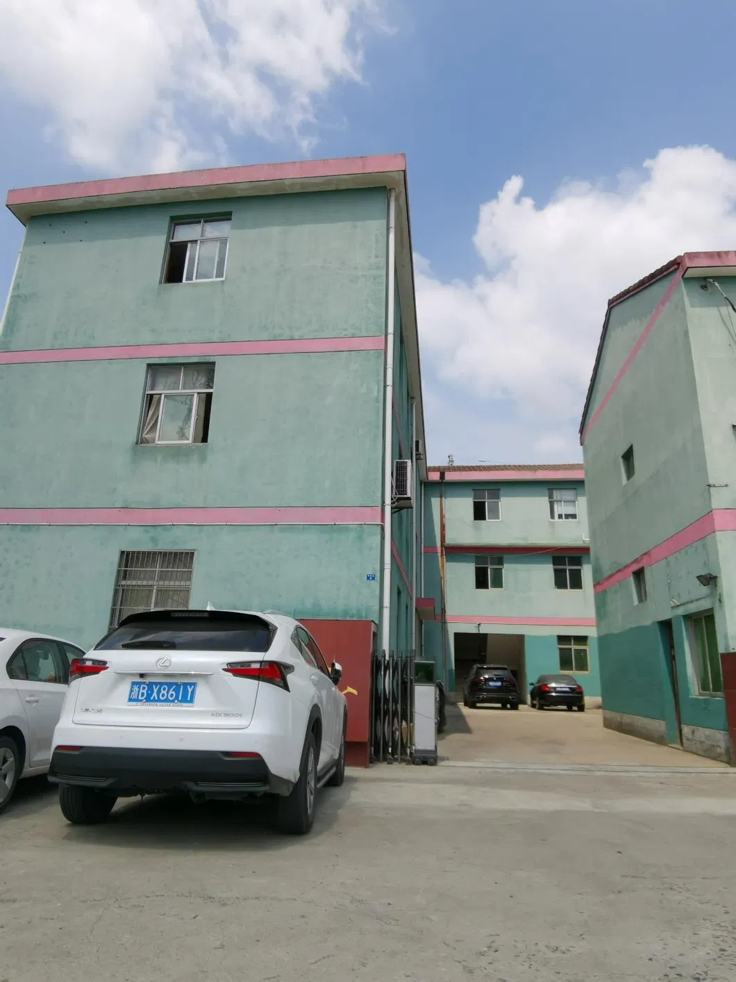 2.5" Economic Black Steel Bottom Mounted Vacuum Pressure Guage